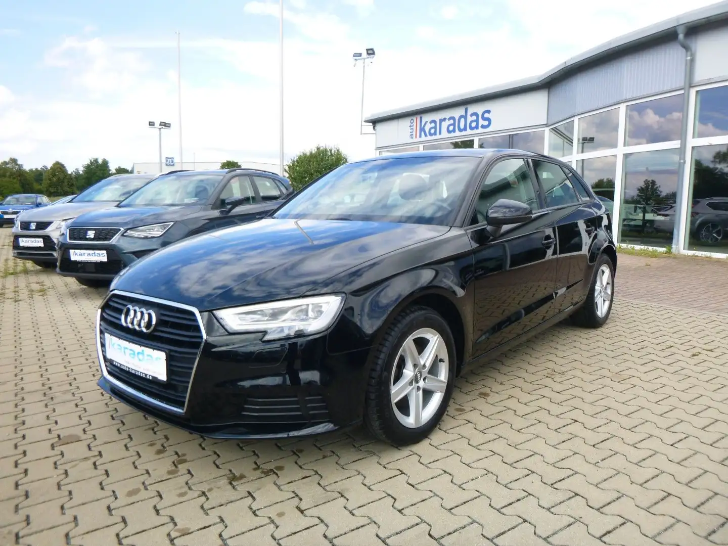 Audi A3 Sportback 30 TFSI NAVI/LED/Sitzheiz/PDC Schwarz - 1