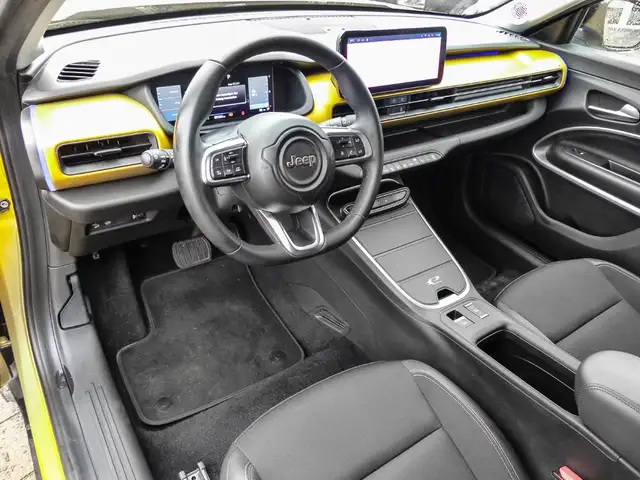 Jeep Avenger view 5
