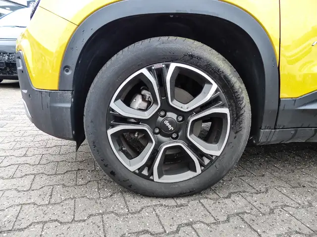 Jeep Avenger view 3