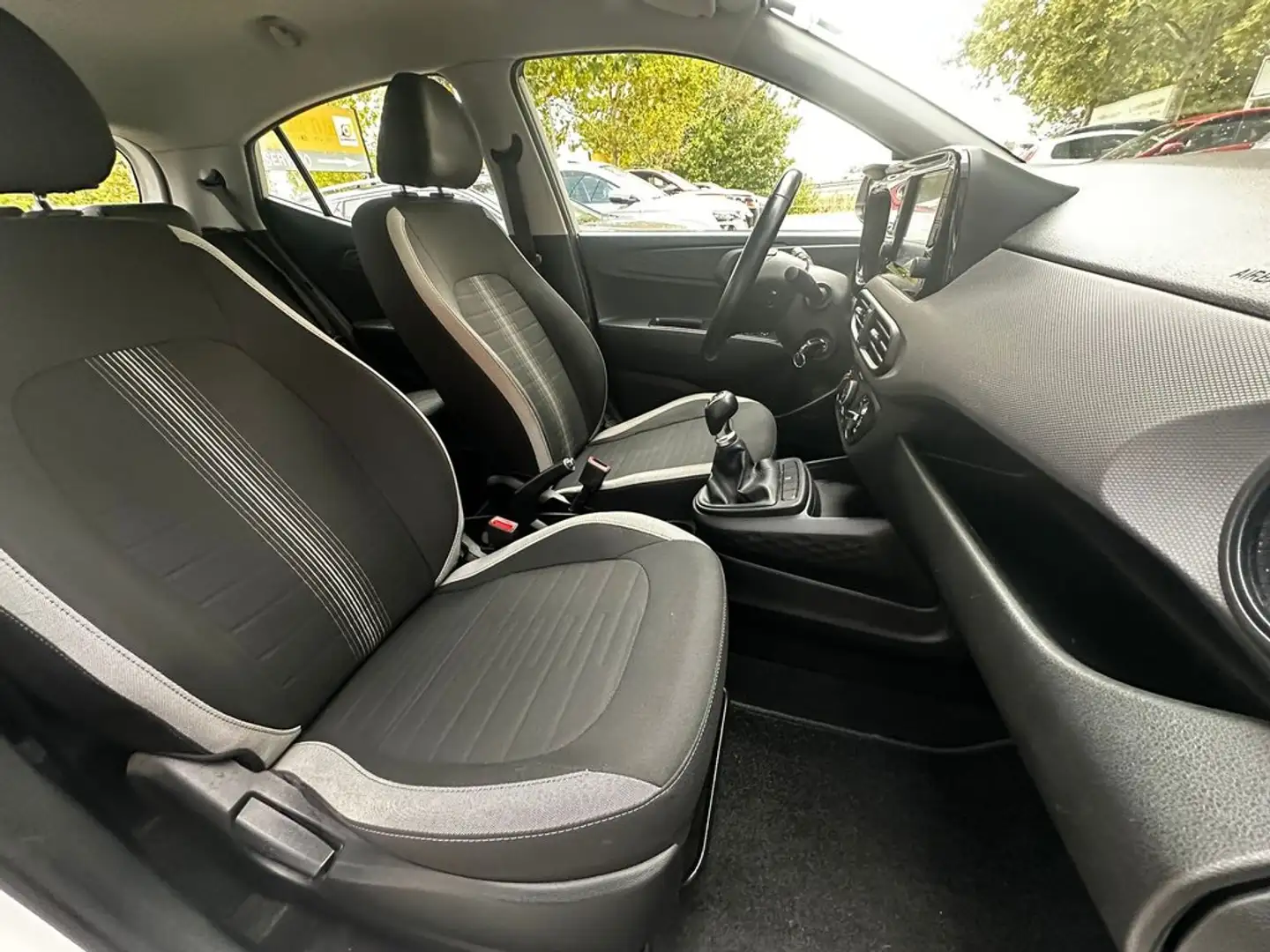 Hyundai i10 1.0 Klass Weiß - 2