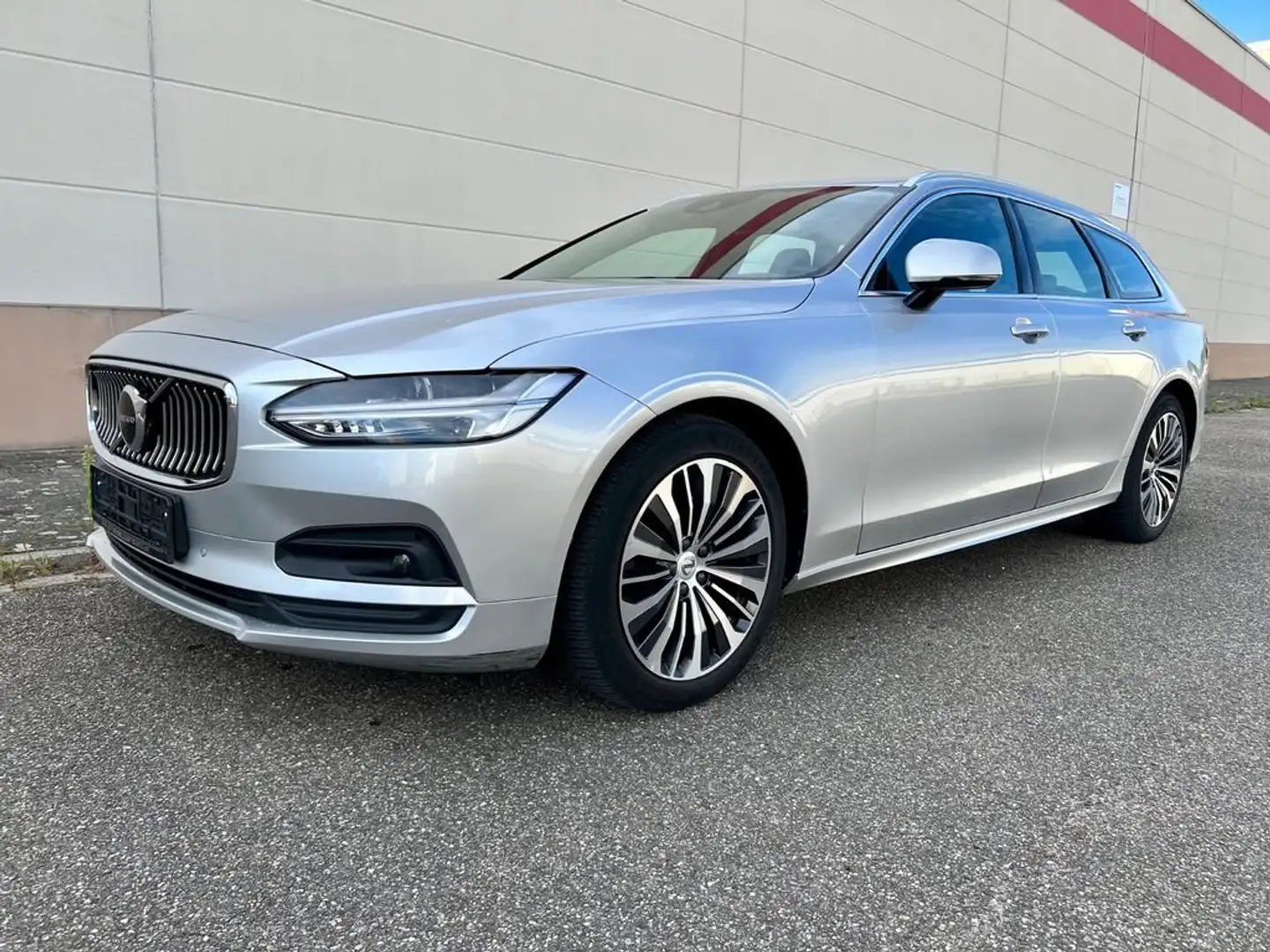 Volvo V90 2.0 d4 Momentum Business Pro geartronic Silber - 1