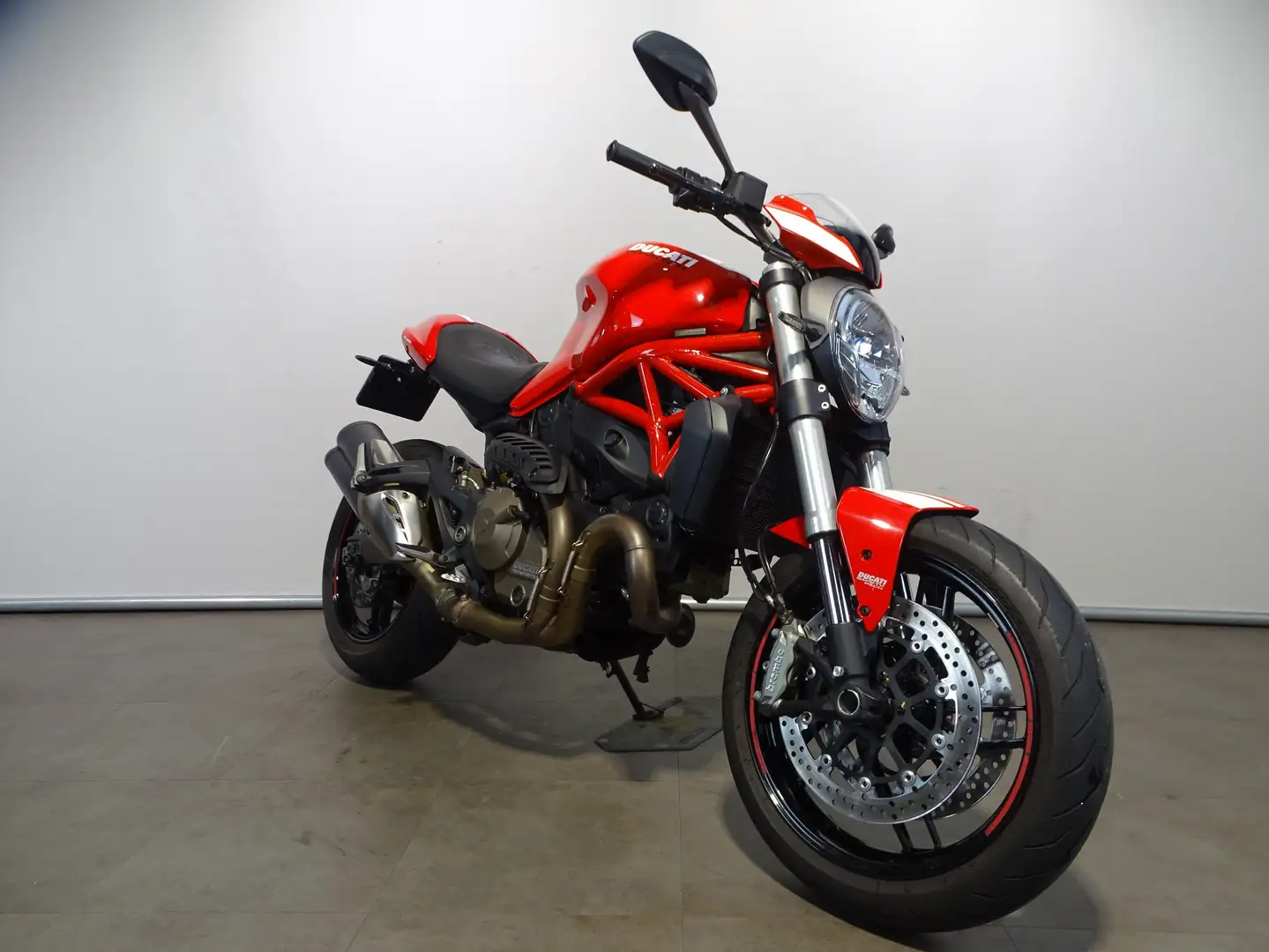 Ducati Monster 821 STRIPE Rood - 2