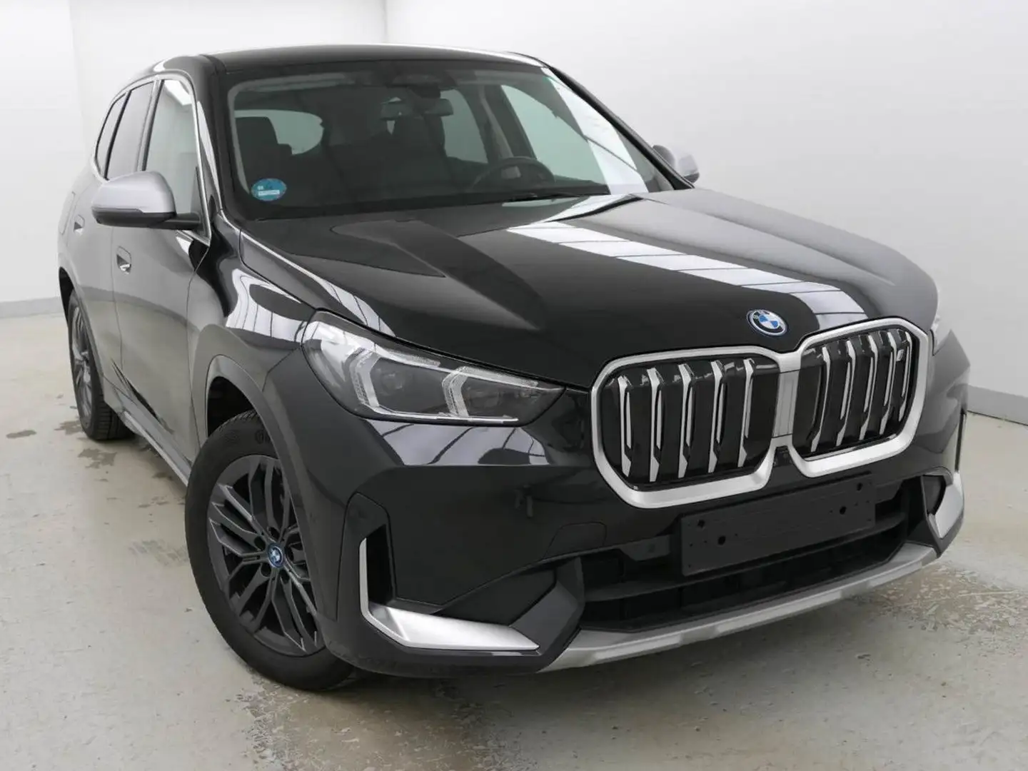 BMW iX1 xDr30 xLine DAPro,LCPro,eSitz,HUD,360°,AdLED Negro - 2