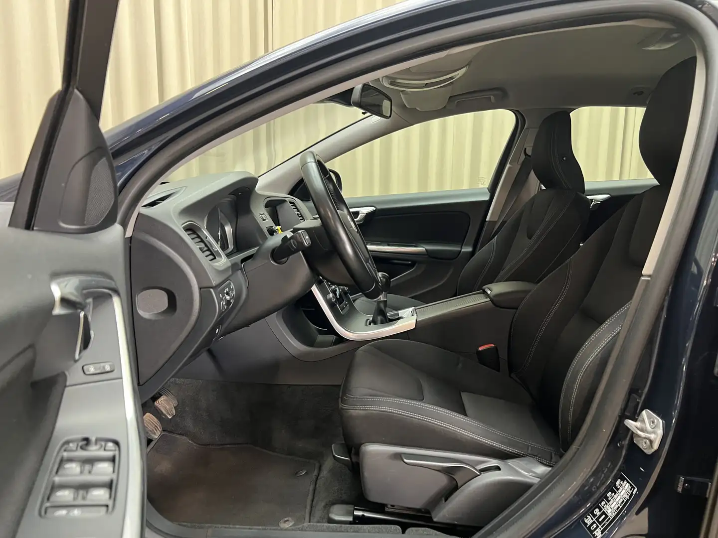 Volvo V60 1.6 D2 Kinetic *Trekhaak* Navi + HDD / Distributie Modrá - 2