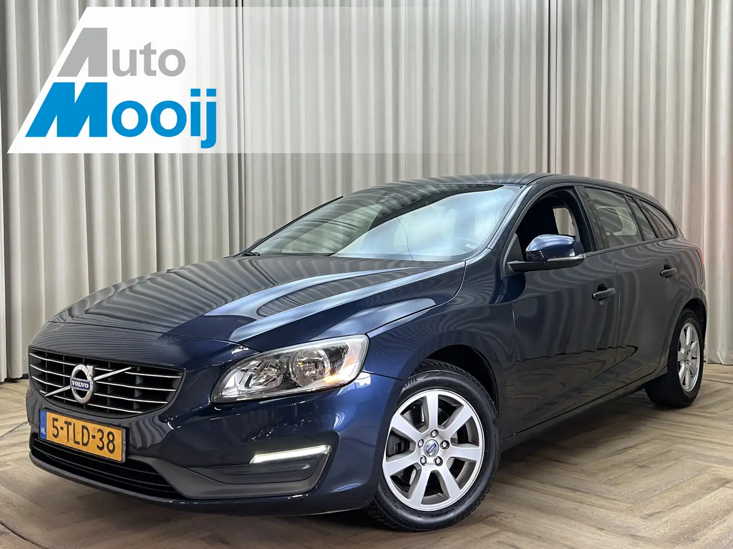 Volvo V60 1.6 D2 Kinetic *Trekhaak* Navi + HDD / Distributie Modrá - 1