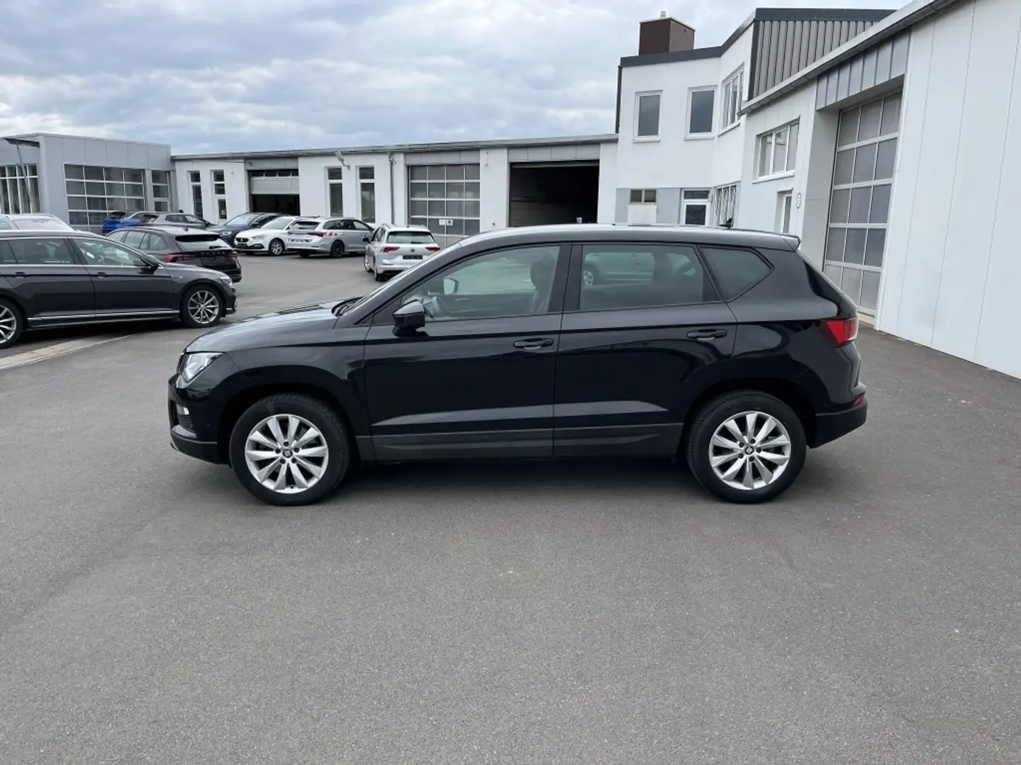 SEAT Ateca 2.0 TDI DSG Style 131€ m. 20% Anzahlung Navi SHZ Schwarz - 2