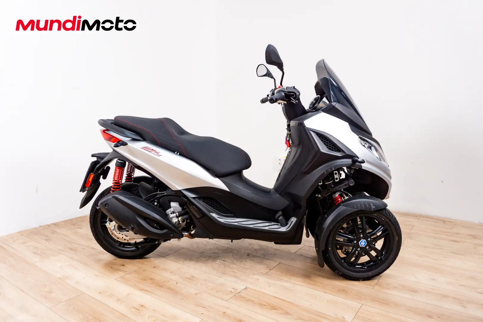 Piaggio MP3 300 - 1