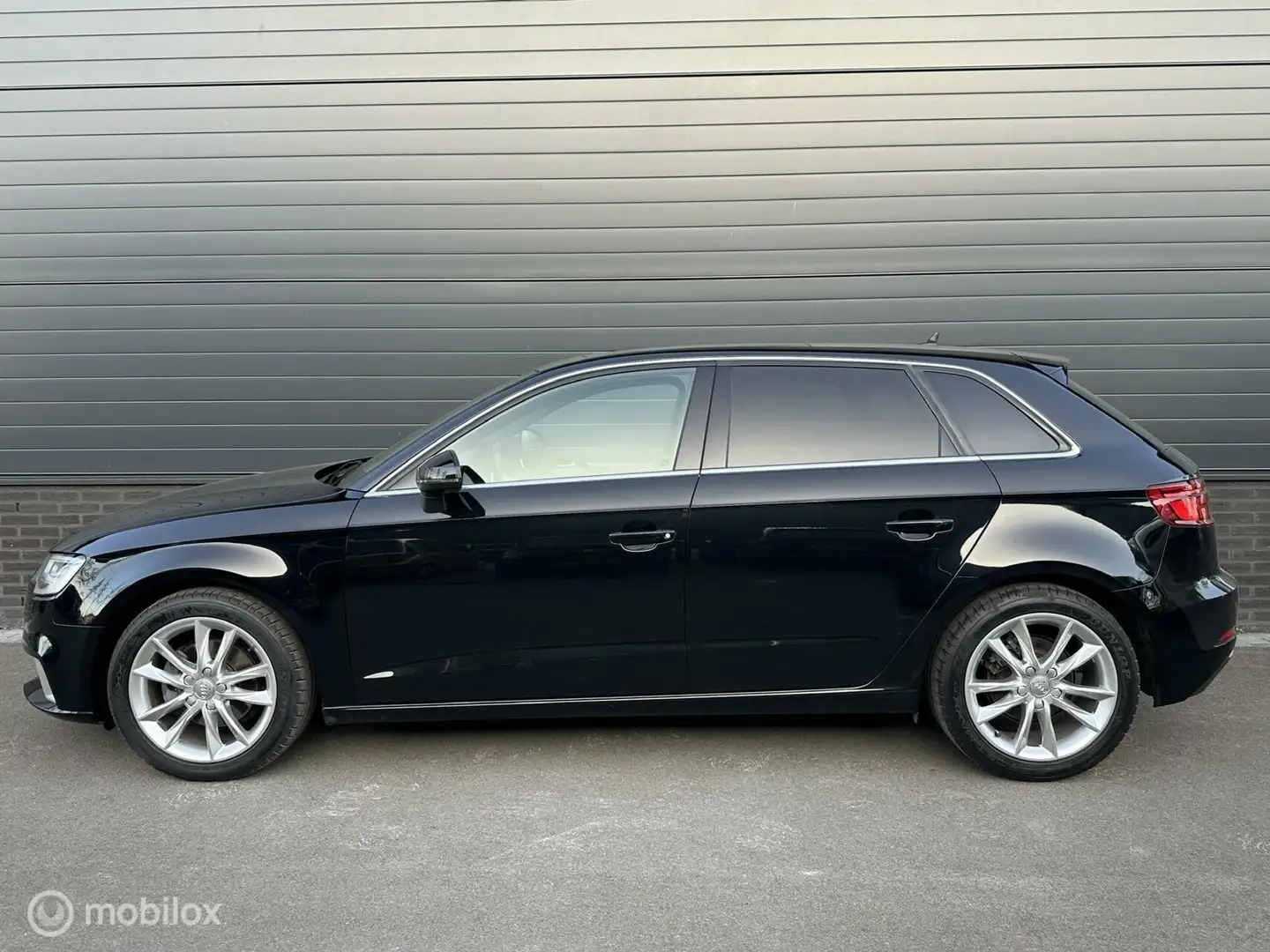 Audi A3 Sportback 30 TFSI 116PK Sport CARPLAY*AIRCO*PANO*P Zwart - 2