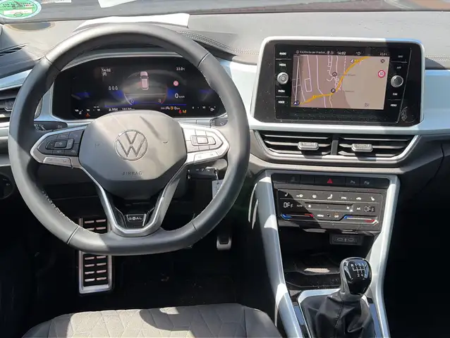 Volkswagen T-Roc view 10