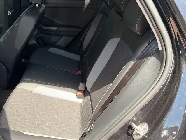 Volkswagen T-Roc view 8