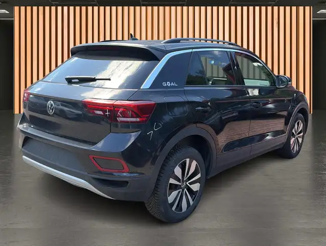 Volkswagen T-Roc view 5