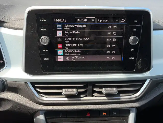 Volkswagen T-Roc view 13
