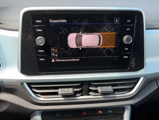 Volkswagen T-Roc view 12