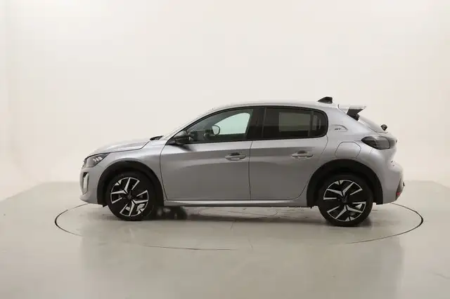 Peugeot 208 view 2