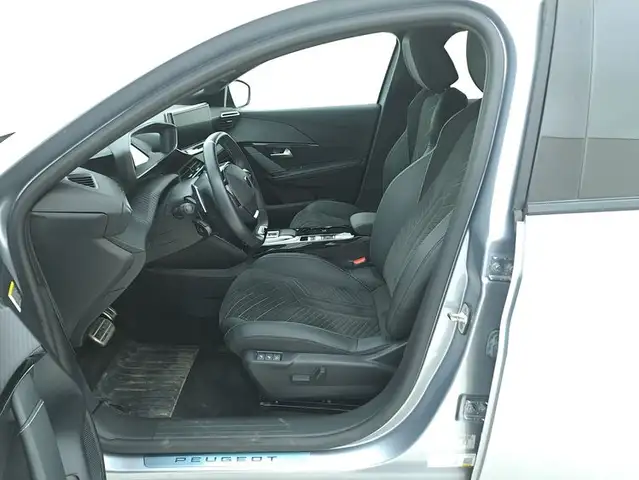 Peugeot 208 view 10