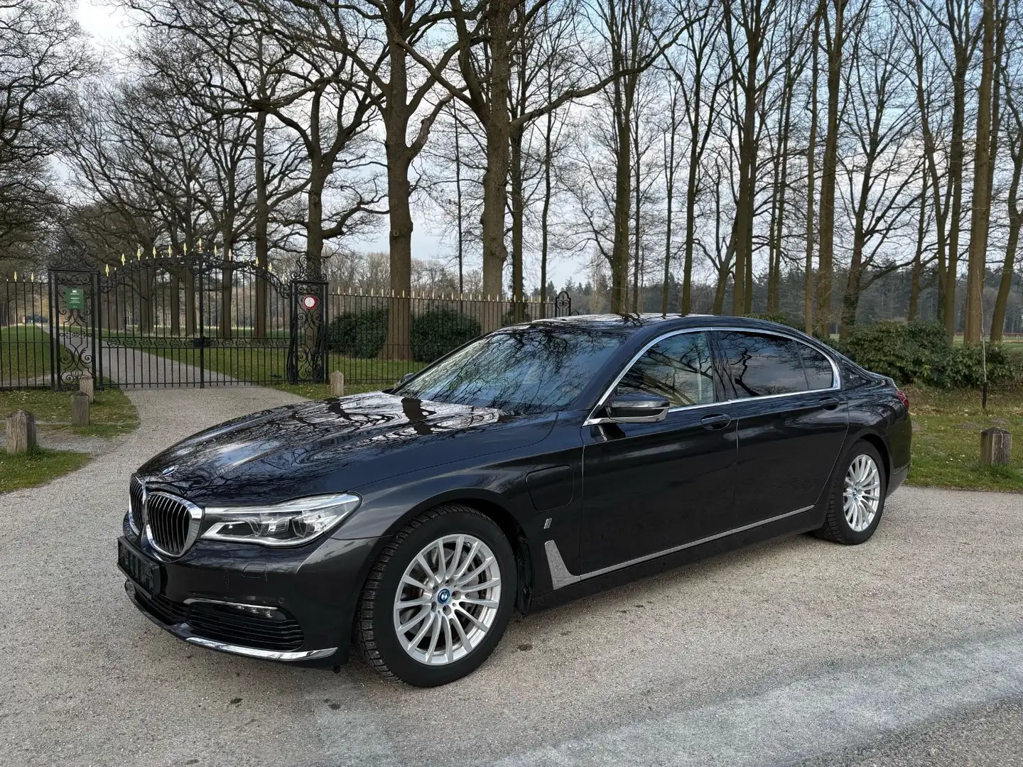 BMW 740 Lim 740 L e xDrive *Volle BMW Historie*Garantie* Grau - 2