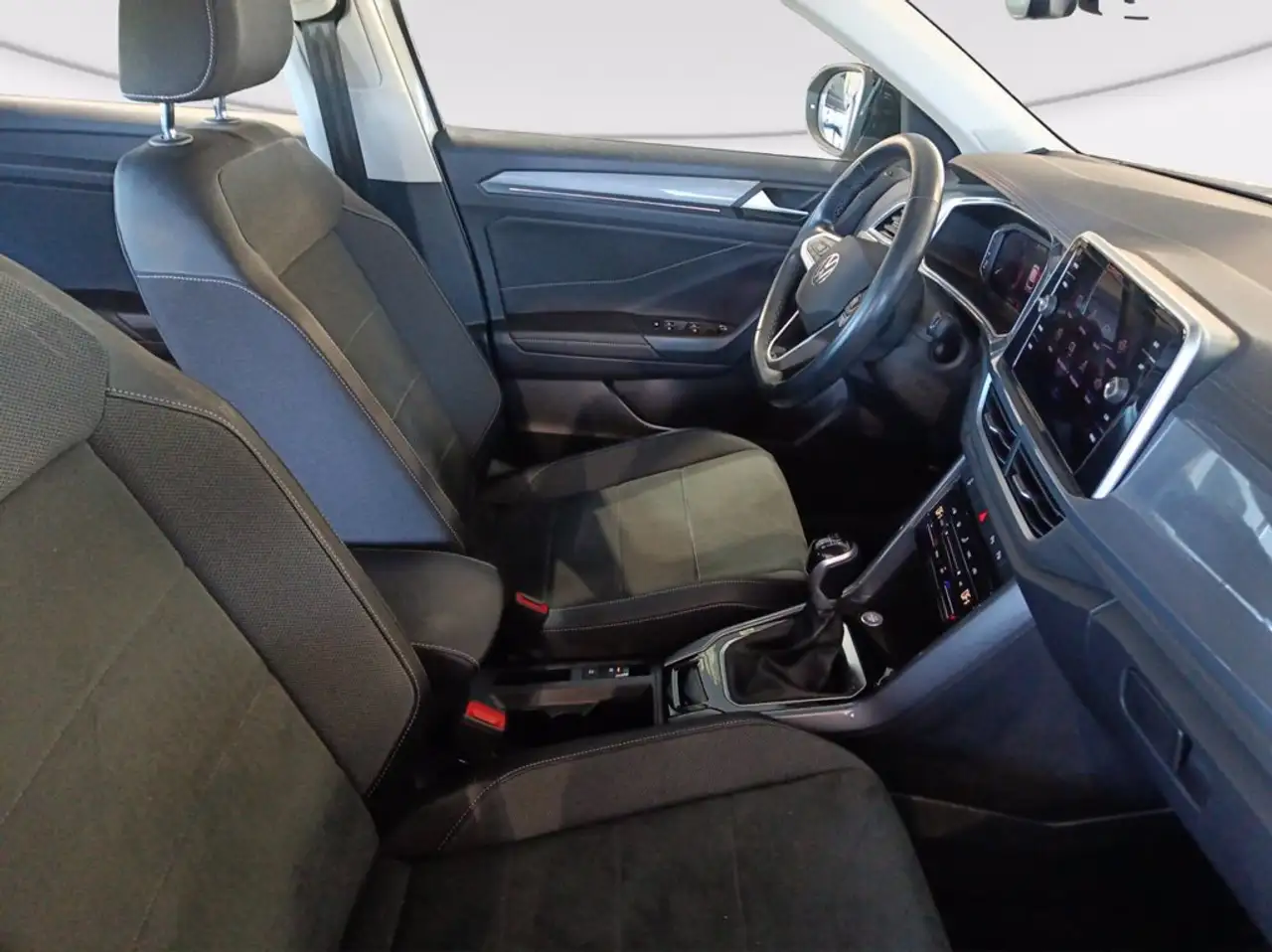 Volkswagen T-Roc 1.0 tsi style 110cv 8