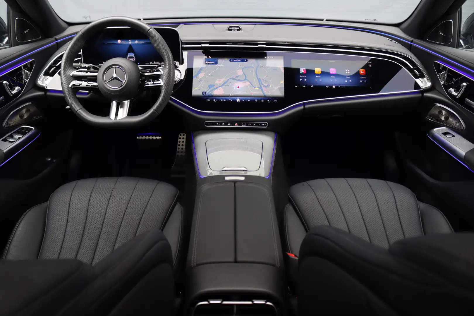Mercedes-Benz E 300 Estate e Premium+ AMG Line | Airmatic | Hyperscree Blauw - 2