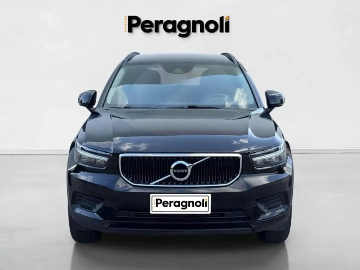 Volvo XC40 T3 MOMENTUM AUTOMATICA Nero - 2