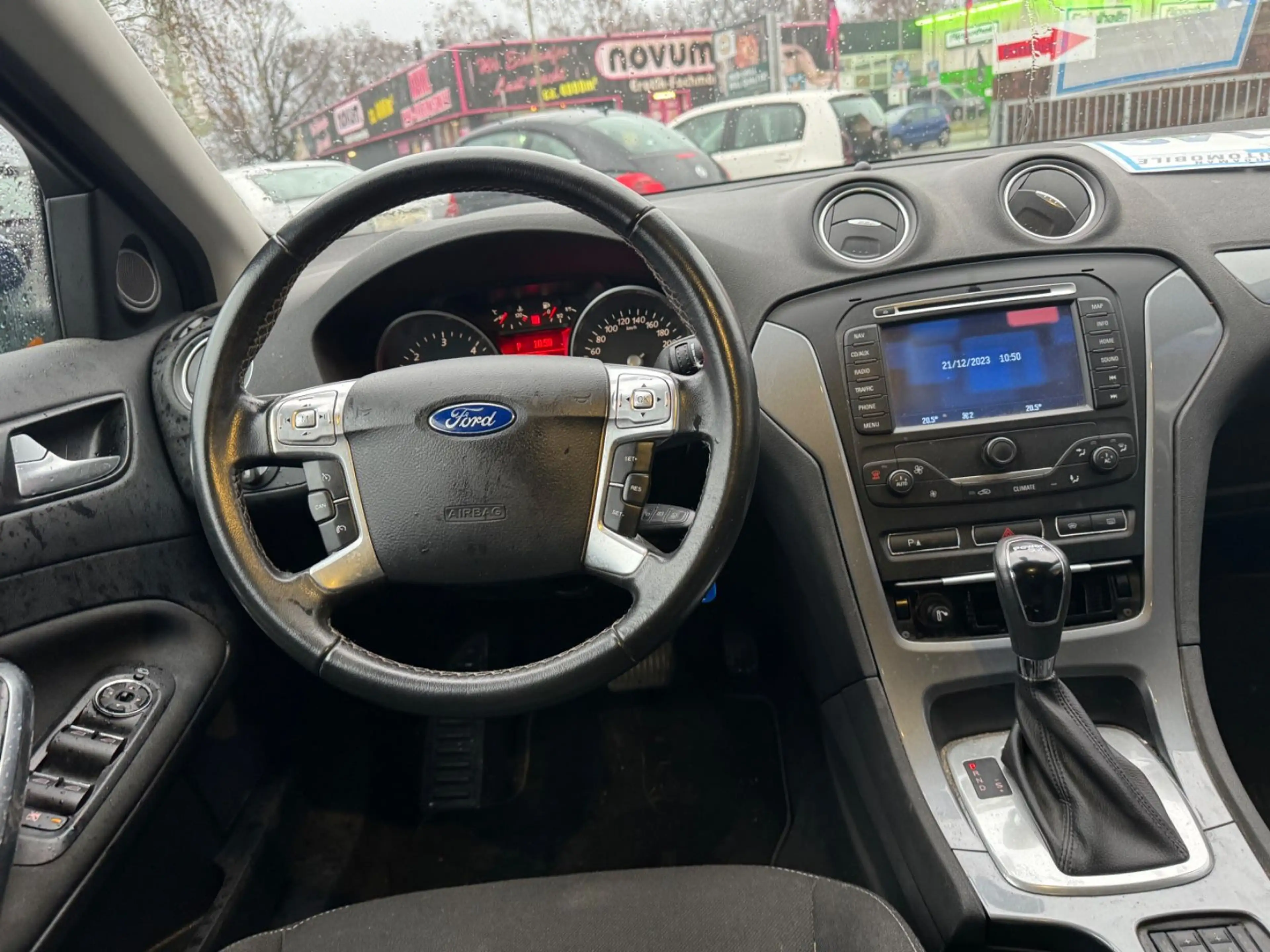 Ford Mondeo Turnier Champions Edition — photo 8