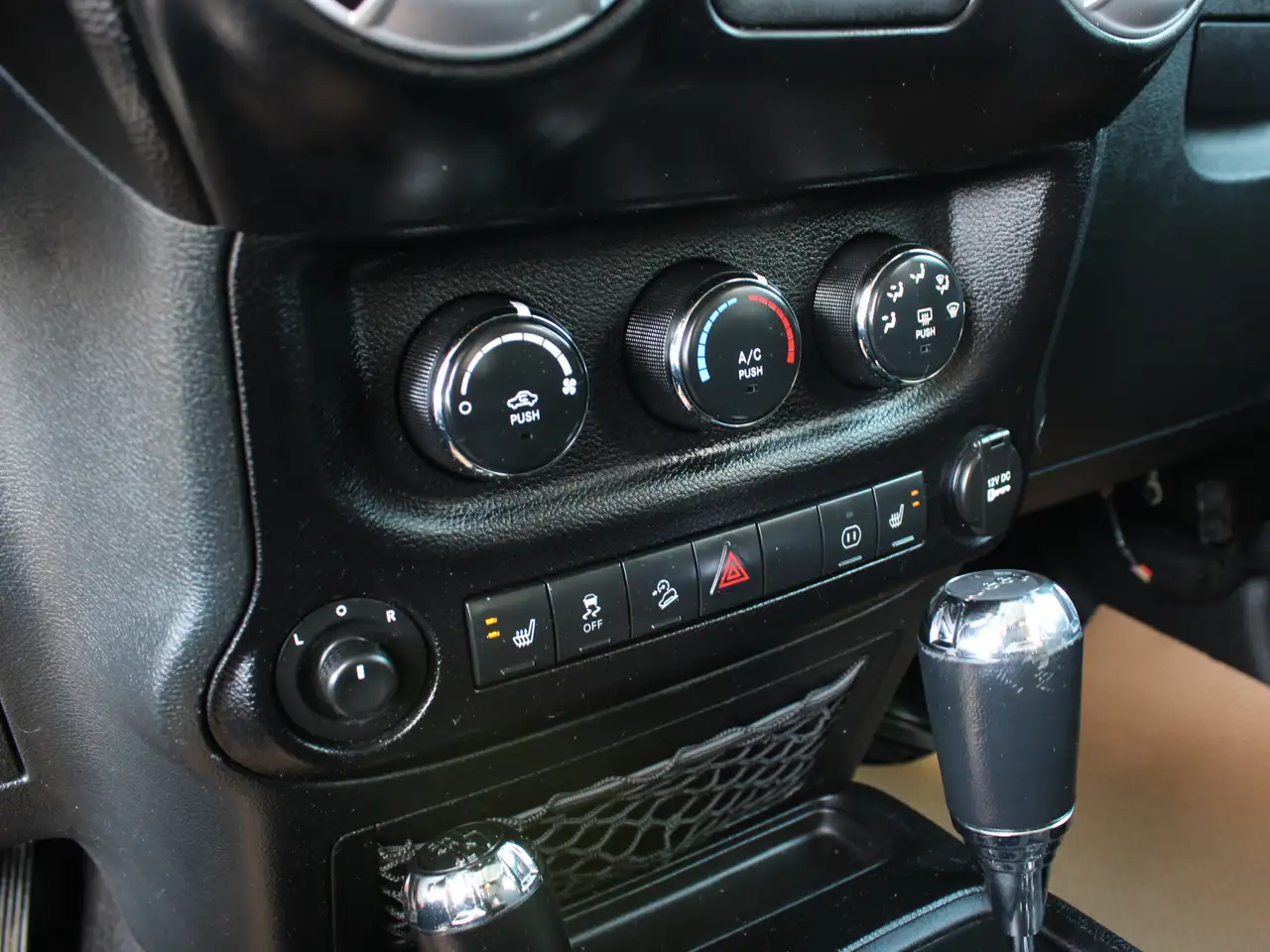 Jeep Wrangler снимка Jeep Wrangler