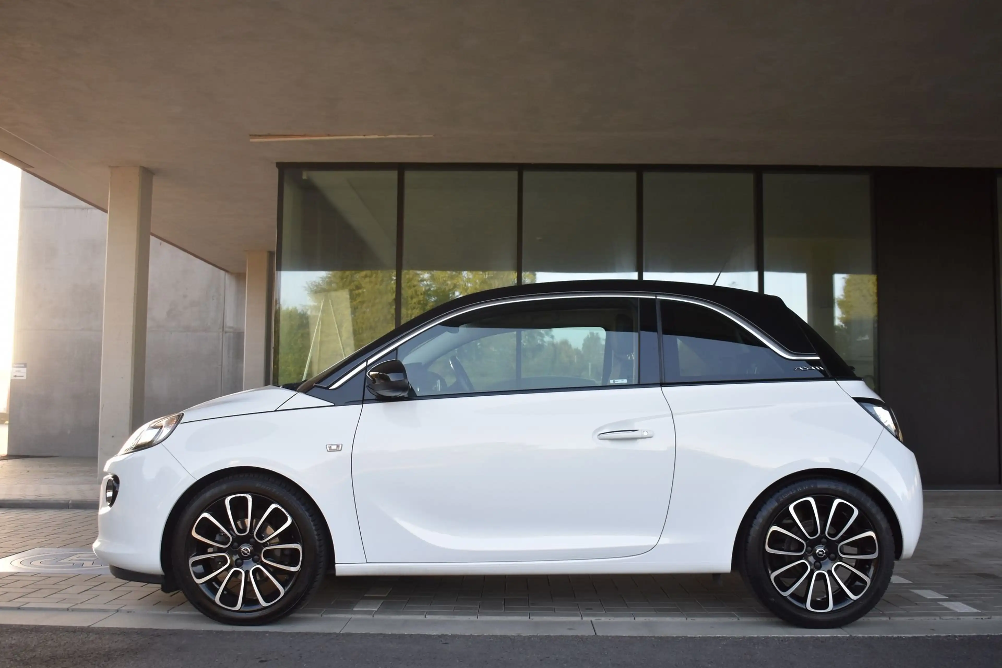 Opel Adam 1.2 GLAM *CarPlay*PanoDak*Parkeersensoren — photo 4