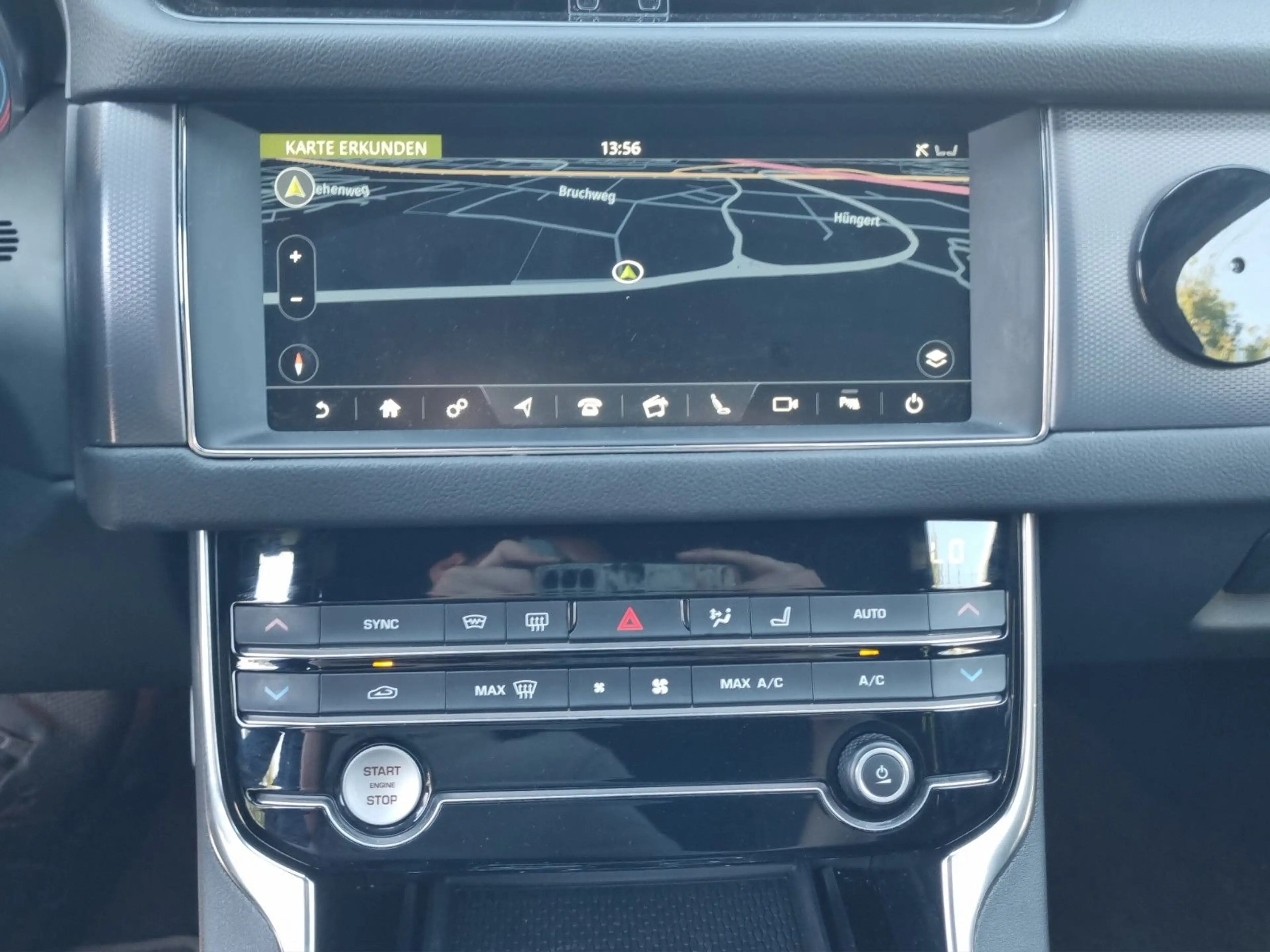 Jaguar XF Sportbrake 20d R-Sport AWD MERIDIAN/LED/LR-HZ — photo 12