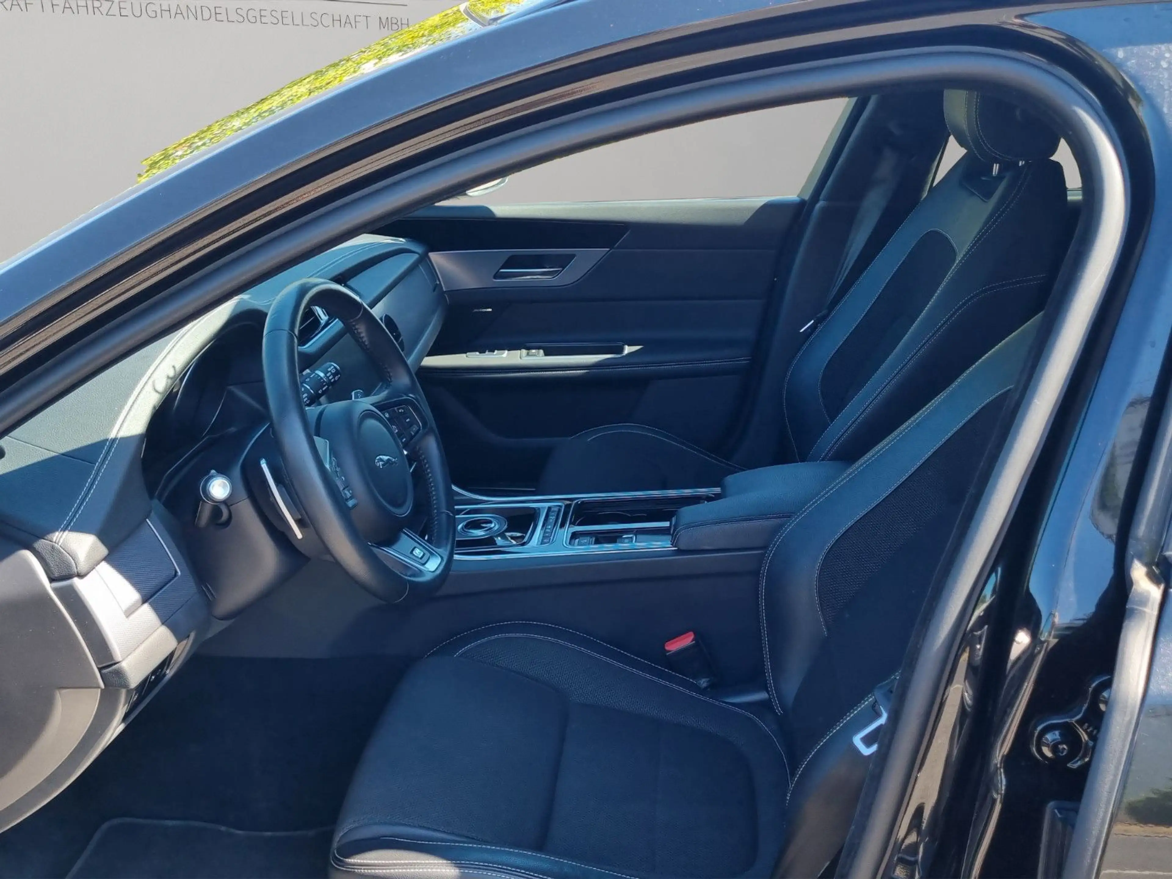 Jaguar XF Sportbrake 20d R-Sport AWD MERIDIAN/LED/LR-HZ — photo 9