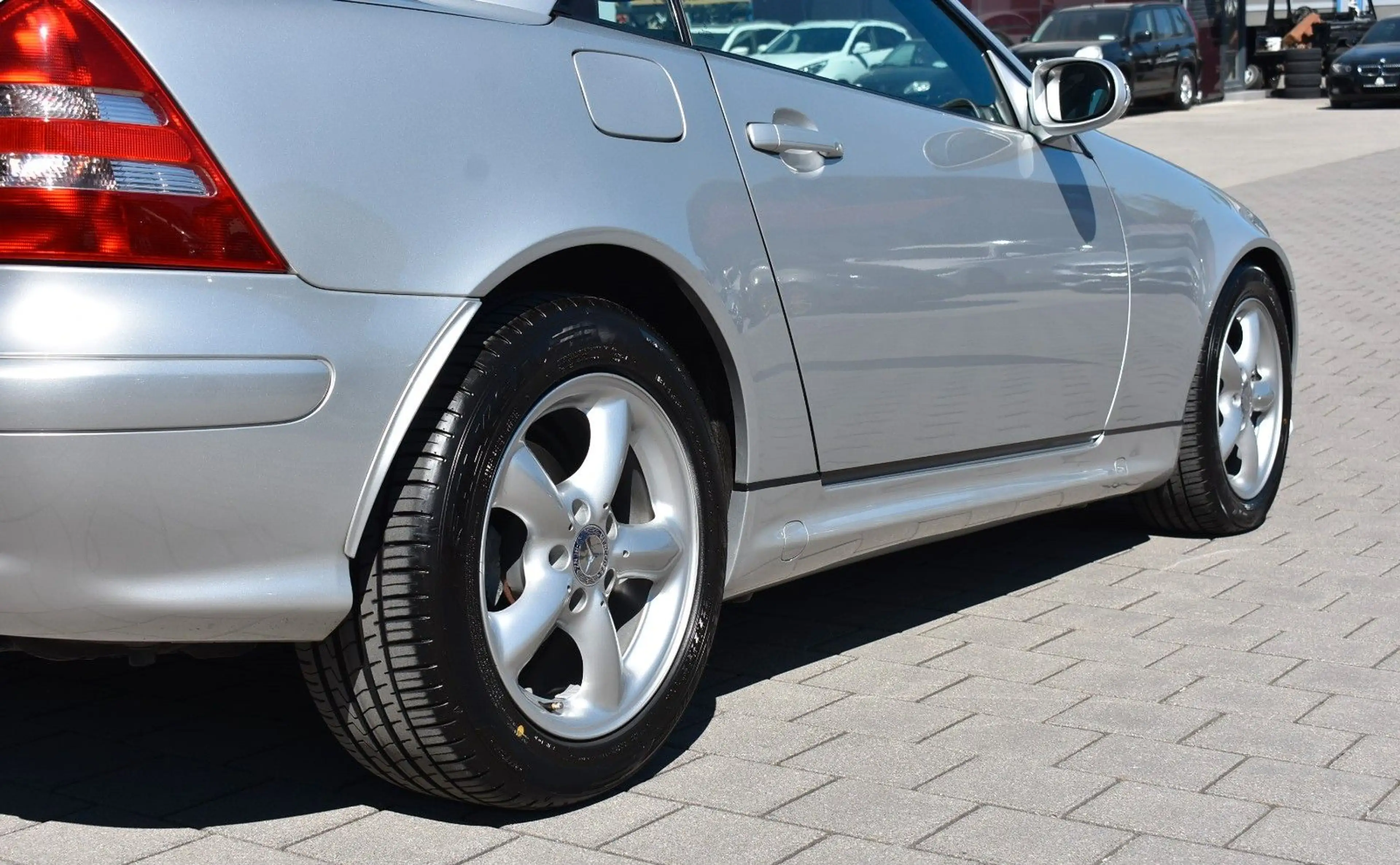 Mercedes-Benz SLK 320 — photo 11