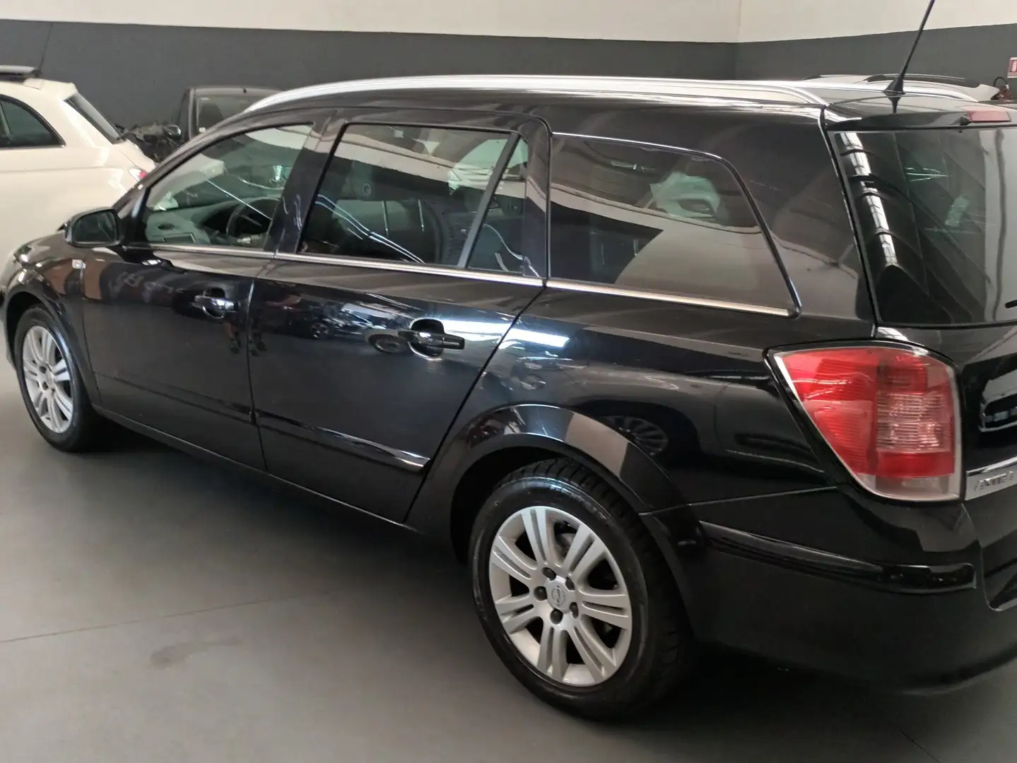 Opel Astra Astra III 2004 SW SW 1.6 Cosmo 115cv Nero - 2