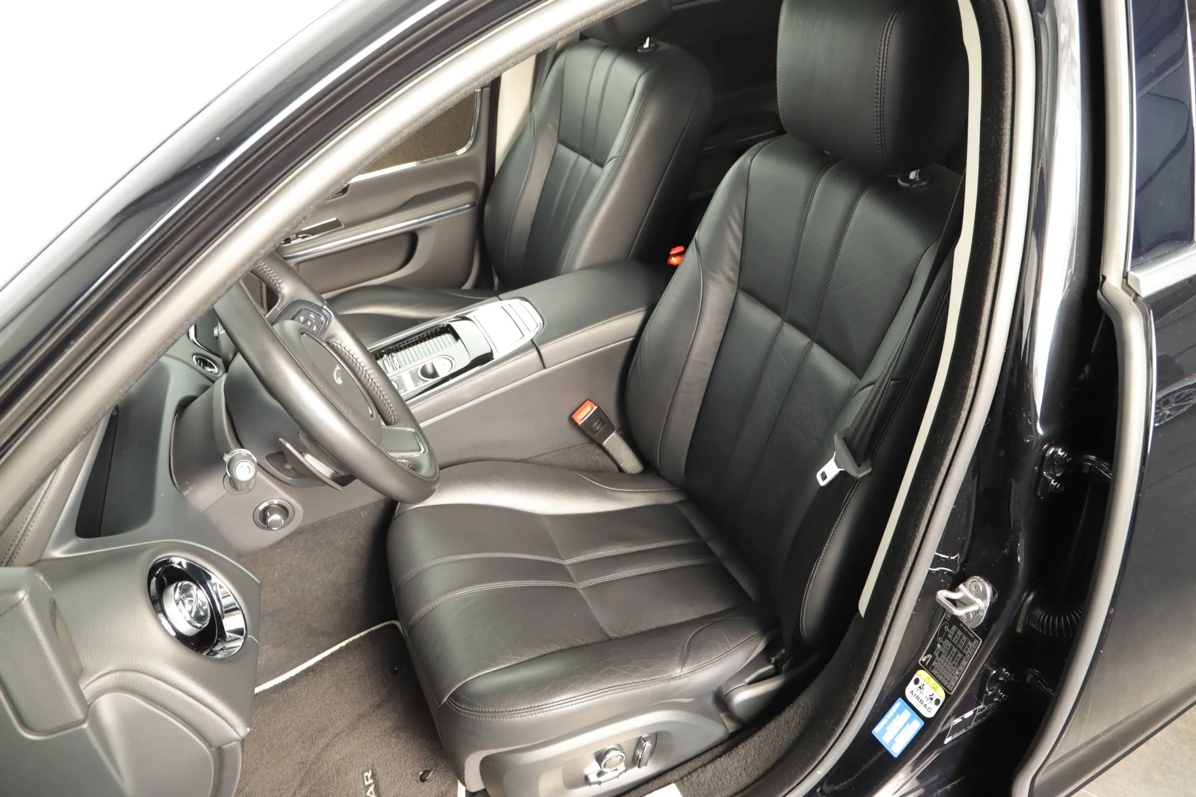 Jaguar XJ XJ Diesel 3.0 V6 Diesel Premium Luxury U-FREI S-HEFT MWST — photo 9