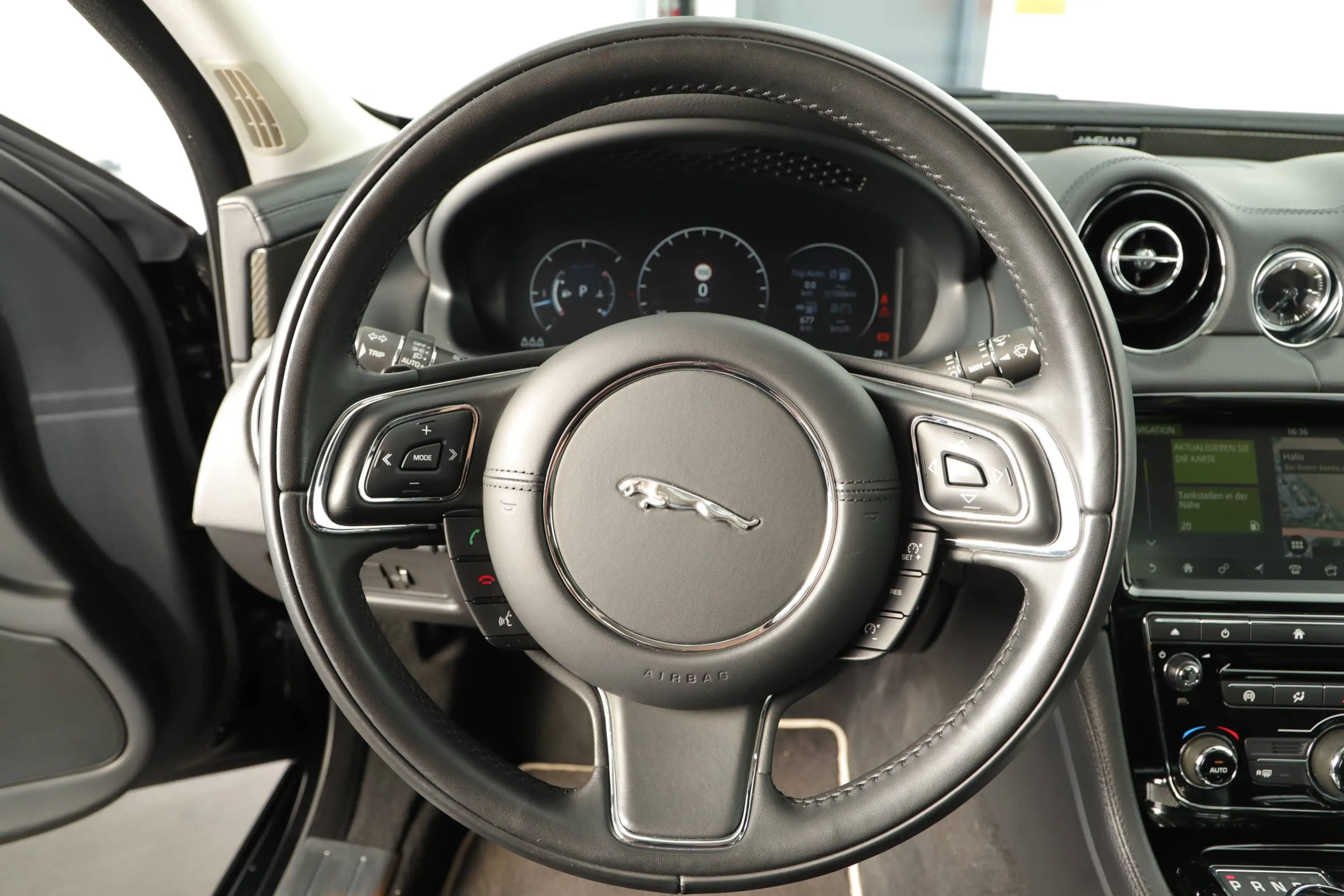 Jaguar XJ XJ Diesel 3.0 V6 Diesel Premium Luxury U-FREI S-HEFT MWST — photo 11