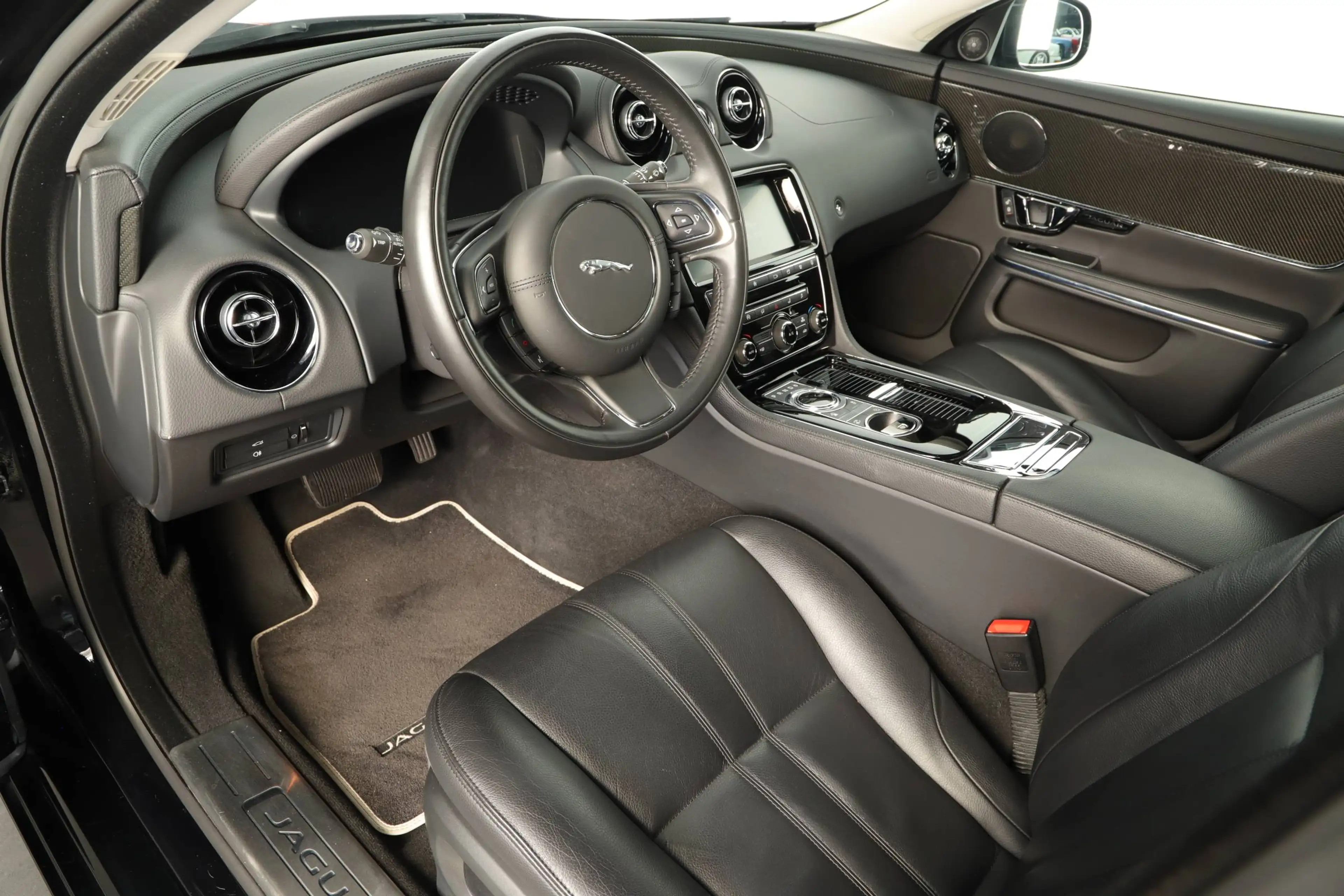 Jaguar XJ XJ Diesel 3.0 V6 Diesel Premium Luxury U-FREI S-HEFT MWST — photo 6