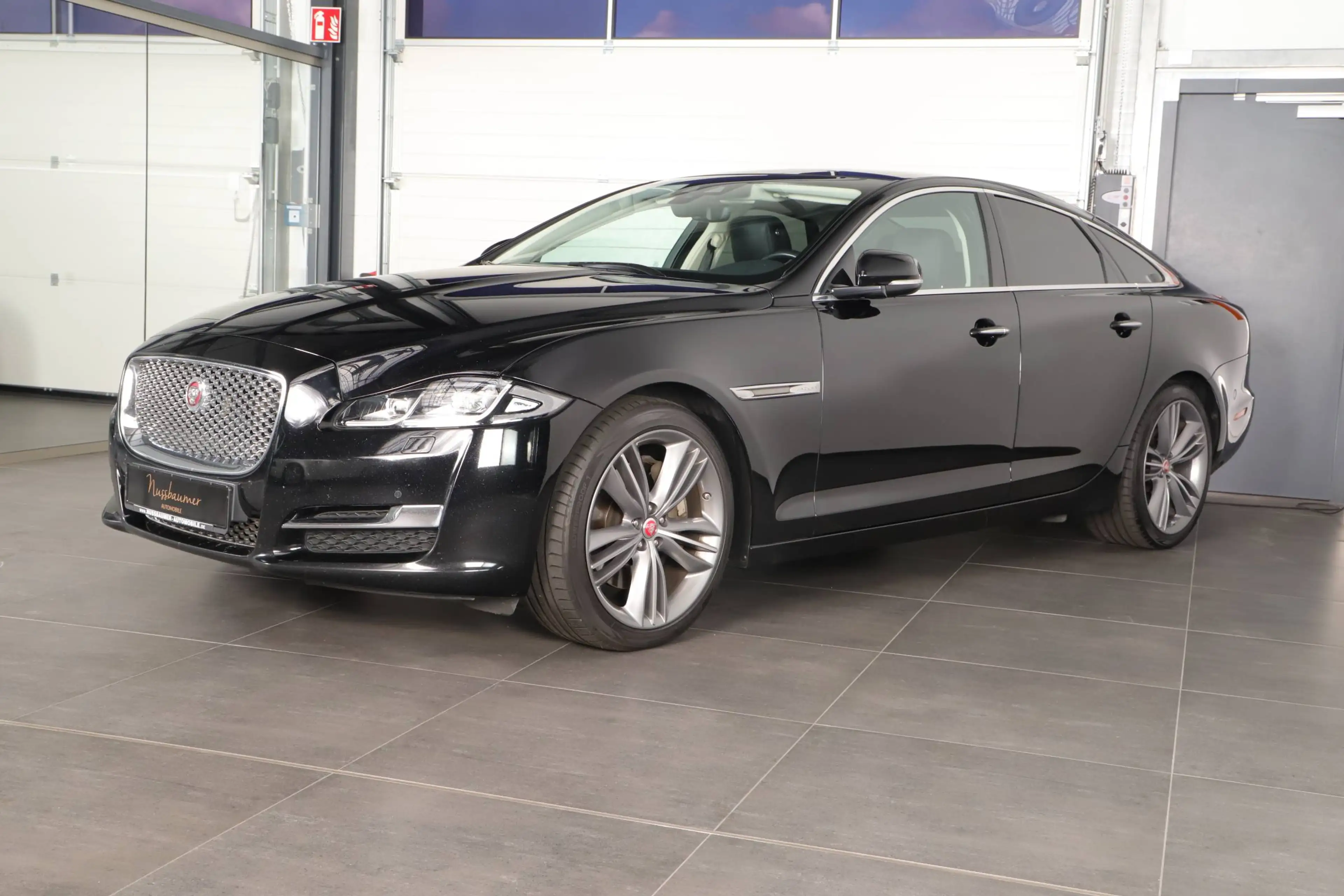 Jaguar XJ XJ Diesel 3.0 V6 Diesel Premium Luxury U-FREI S-HEFT MWST
