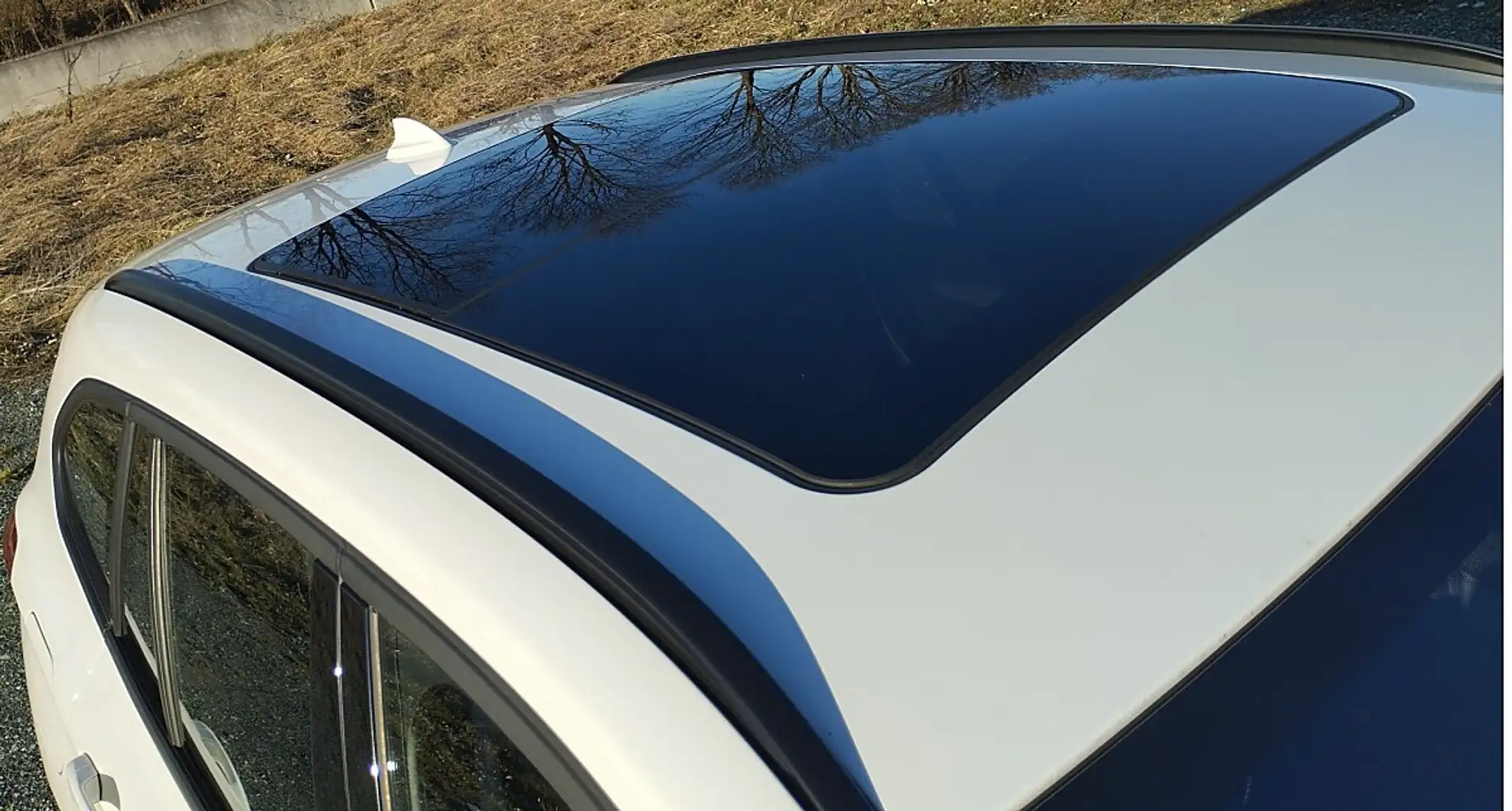 BMW X1 sDrive18d Aut.Advantage,Panoramadach,Head-up-Di... Weiß - 1
