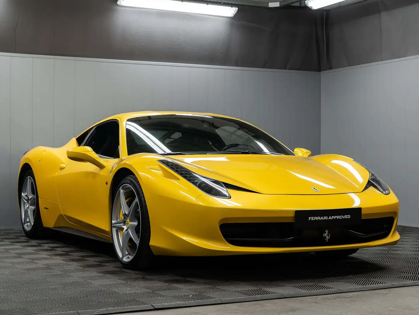 Ferrari 458 Italia Jaune - 1