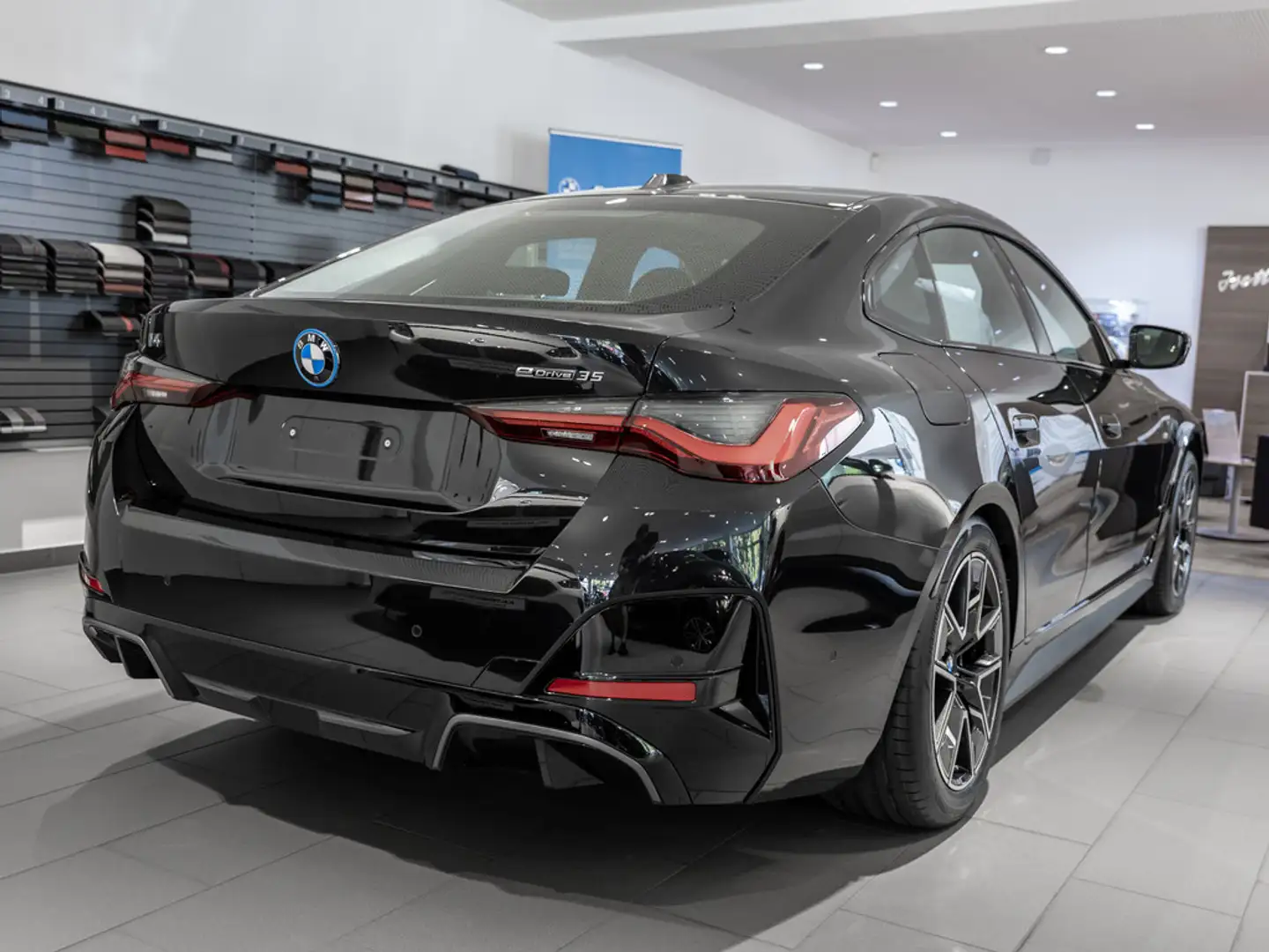 BMW i4 eDrive 35 Gran Coupe M-Sport Чёрный - 2