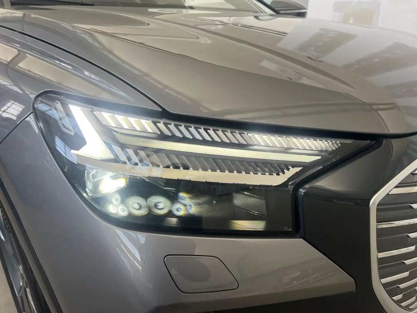 Audi Q4 e-tron 45 S line edition Gris - 2
