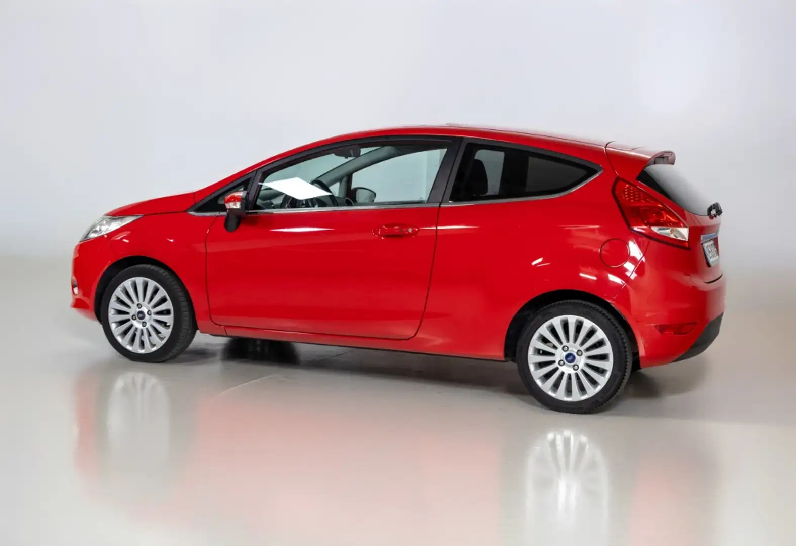 Ford Fiesta 1.4 Titanium Rojo - 2
