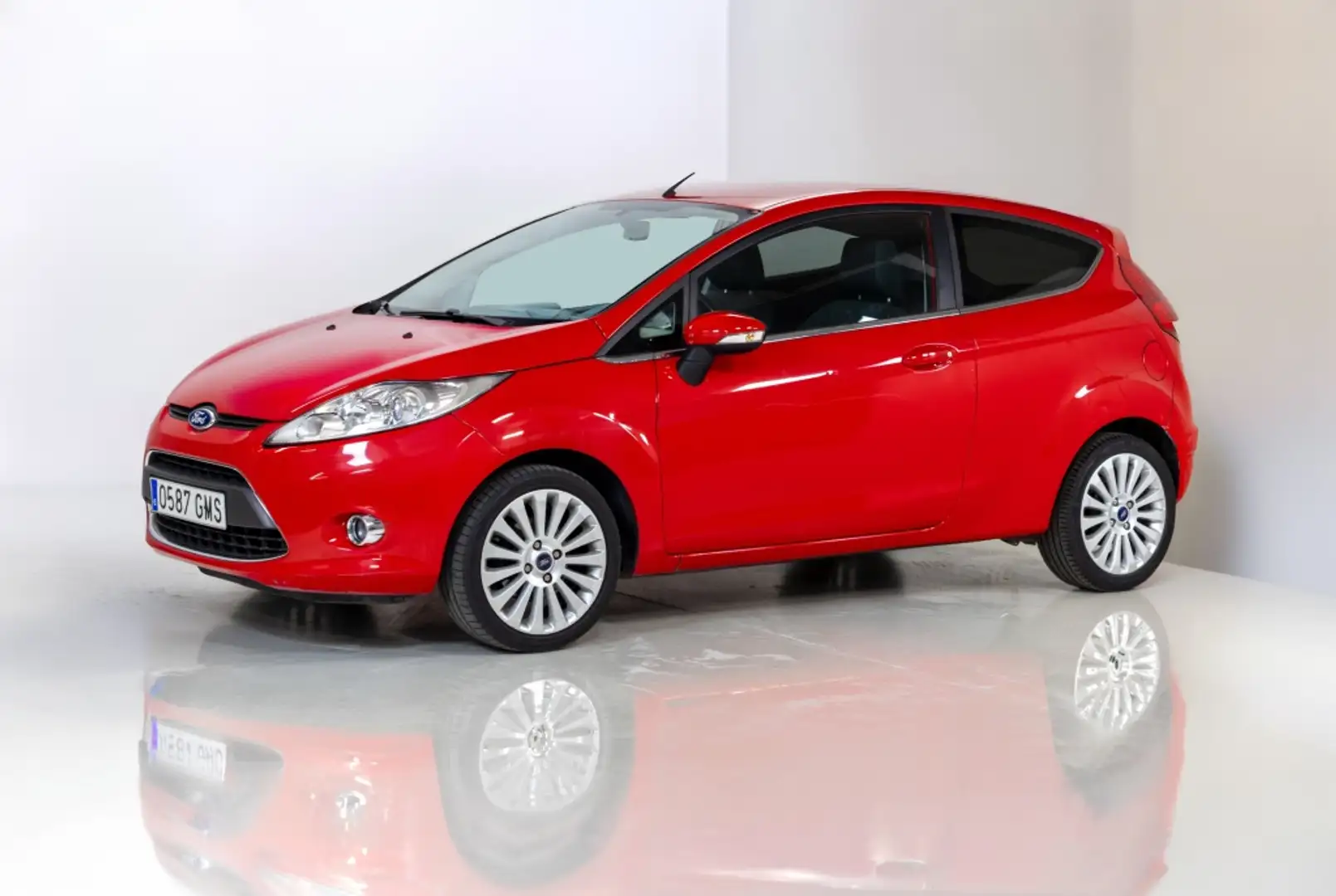 Ford Fiesta 1.4 Titanium Rojo - 1
