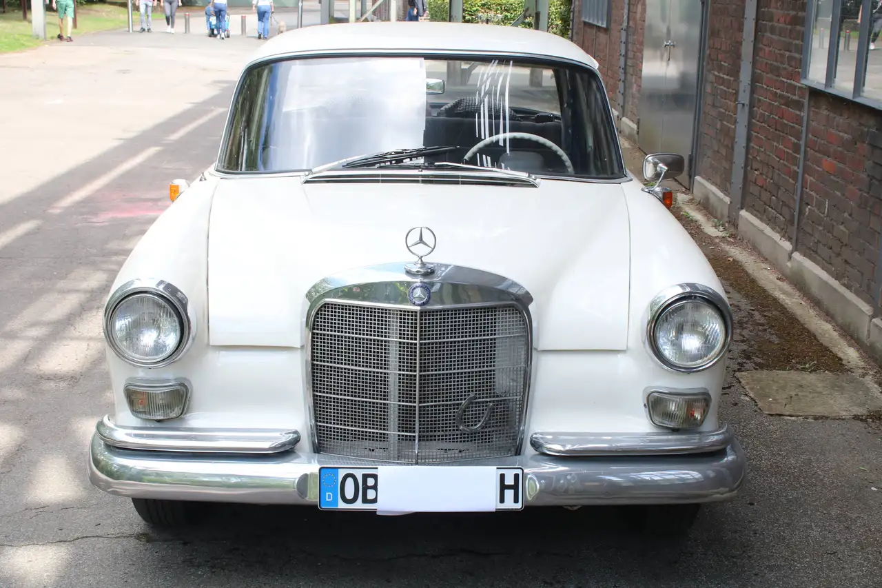 Mercedes-Benz 190 Heckflosse W110, foto 6