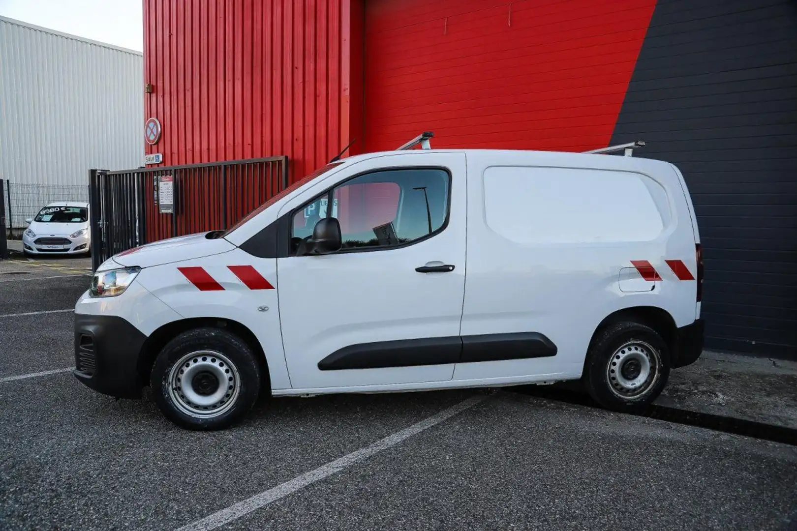 Citroen Berlingo 1.6 BlueHDi 100 Fourgon M Club 650 kg Blanc - 2