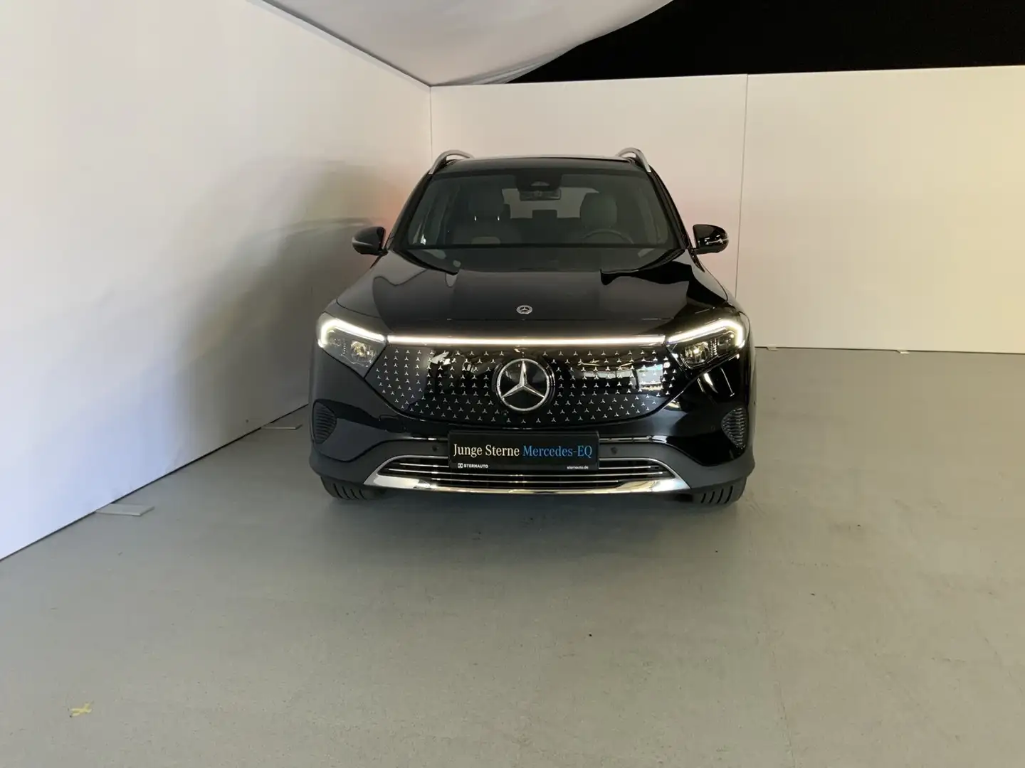 Mercedes-Benz EQB 300 EQB 300 4M Electric Art Pano AHK DISTRO 19"AMG Negro - 2