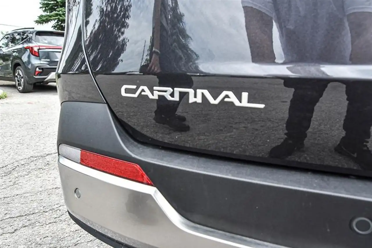 Kia Carnival photo Kia Carnival