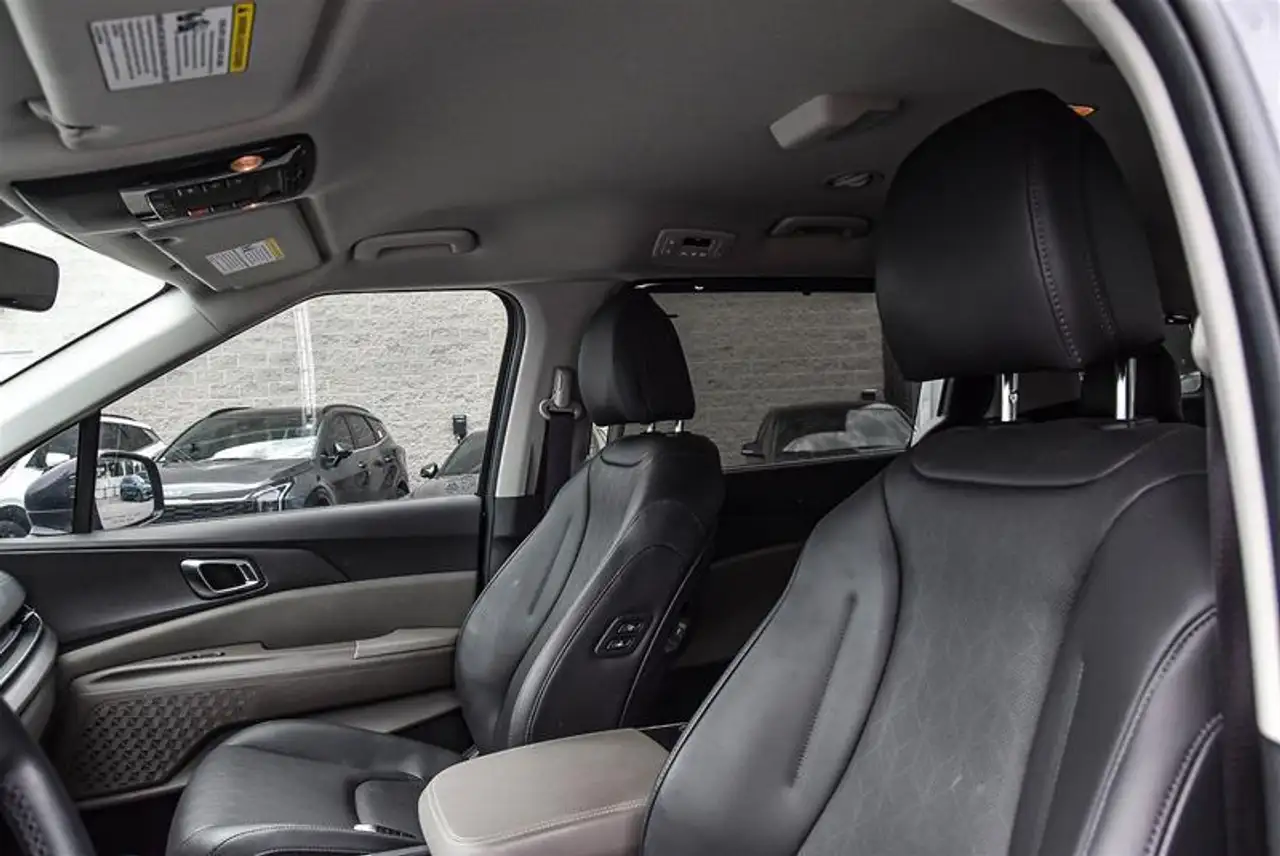 Kia Carnival photo Kia Carnival