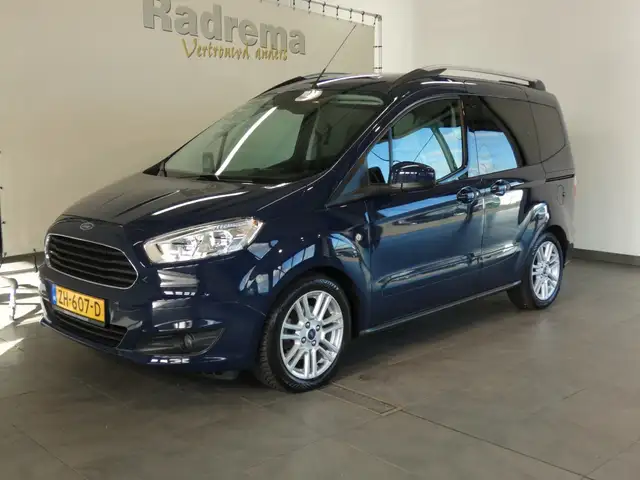 Ford Tourneo Courier Titanium Ecoboost 100 pk benzine !