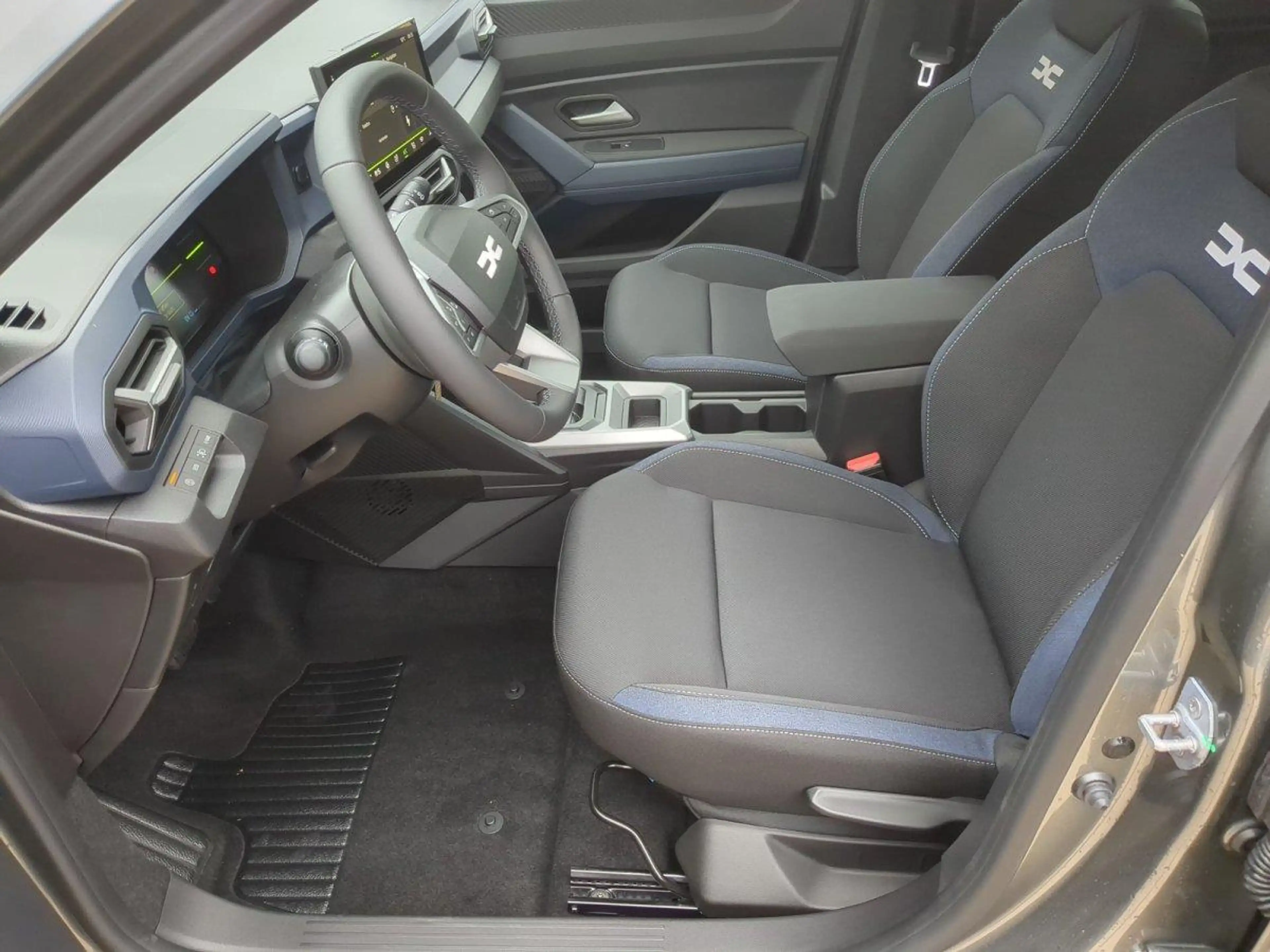 Dacia Bigster Expression LKHZ+RFK+SHZ+PDC Hybrid 155 116 kW (... — photo 4