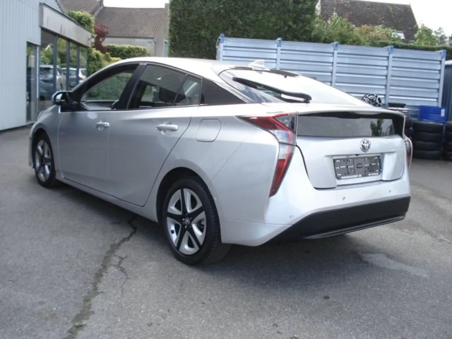 Toyota Prius 1.8i VVT-i Hybrid Lounge CVT Gris - 2