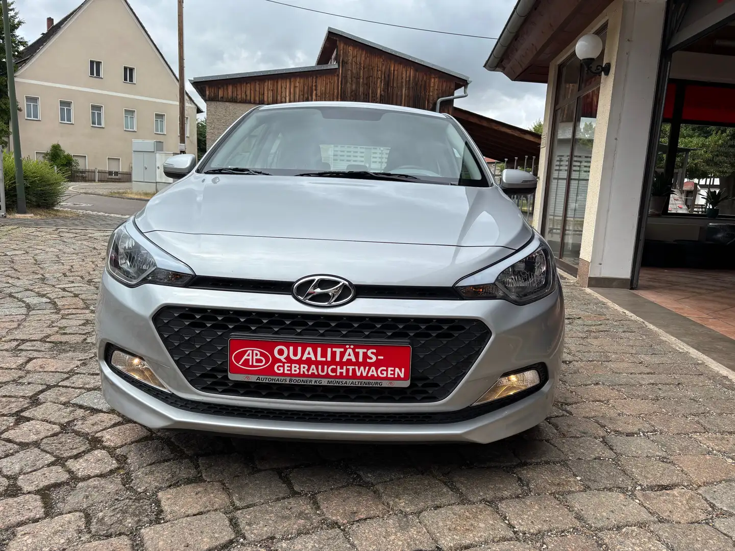Hyundai i20 i20 1.2 Silber - 2