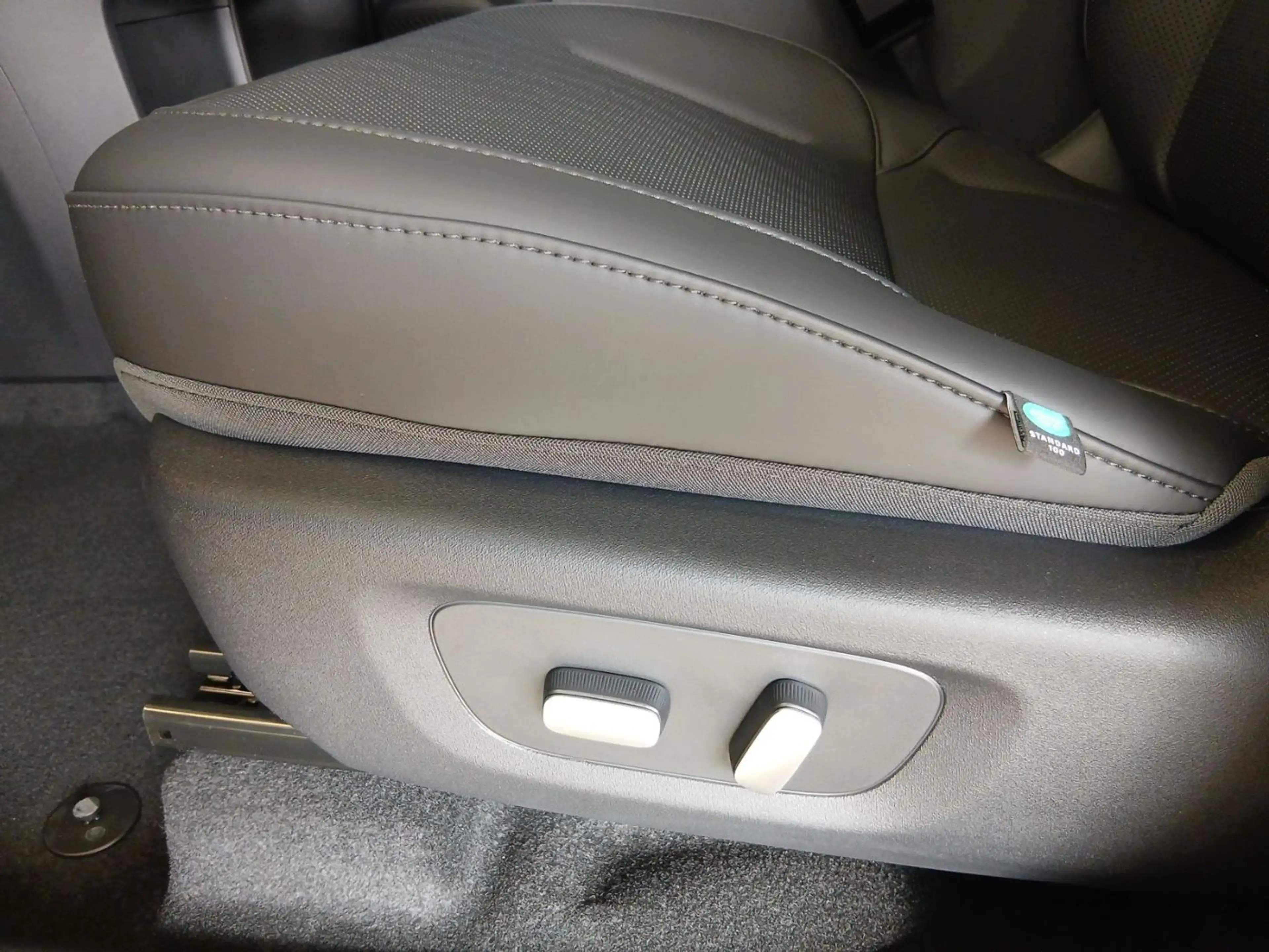 Leapmotor B03X Design ProMax Lenkrad-, Sitzheizung, Navi — photo 18